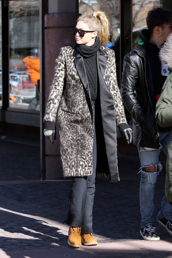 gigi-hadid-out-and-about-in-aspen-12-27-2015_7