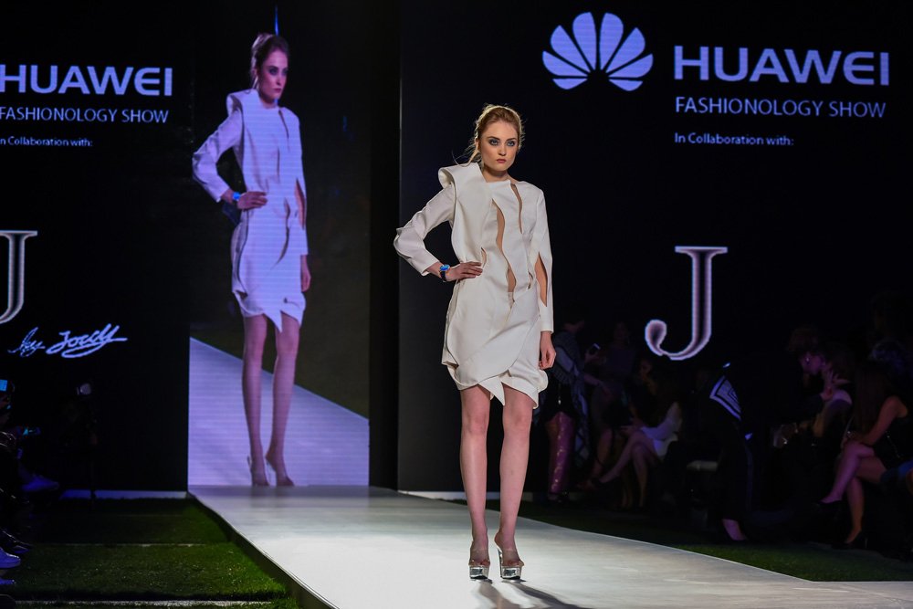 Huawei-Lady-Watch-on-the-J-by-Jordy-Runway-at-Arab-Fashion-Week-(1)